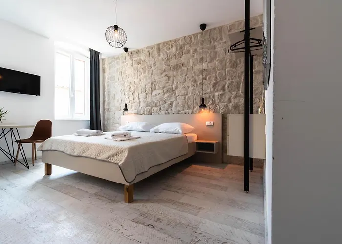 L&B City Center Studios Apartments