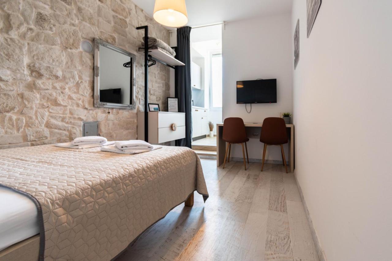 L&B City Center Studios Apartments Penzión pre hostí