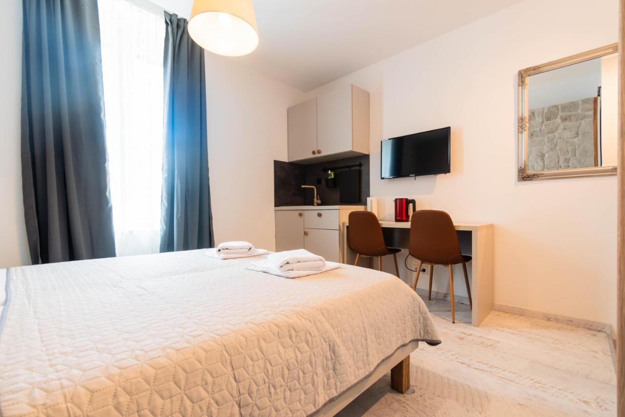 Penzión pre hostí L&B City Center Studios Apartments