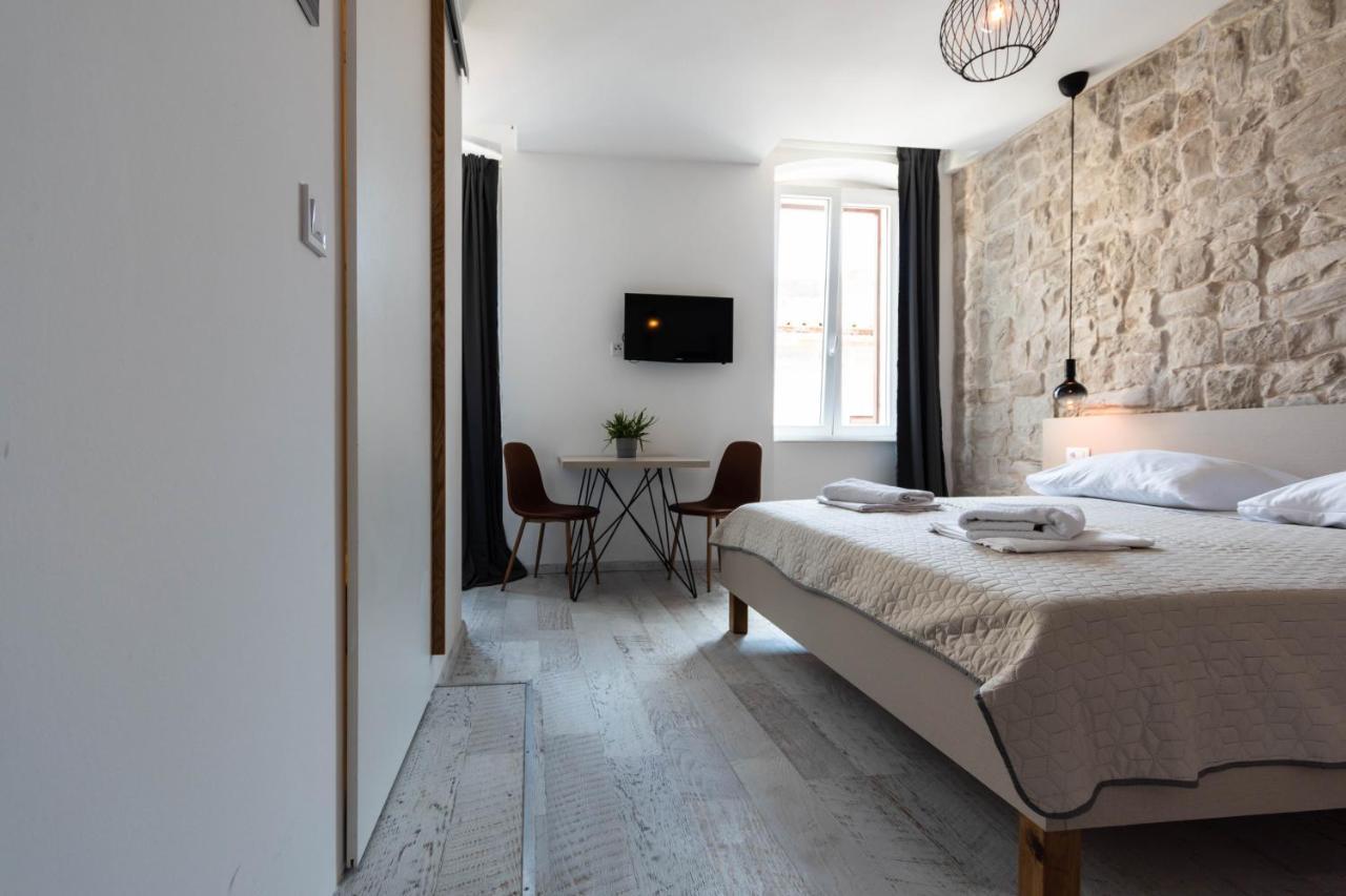 Penzión pre hostí L&B City Center Studios Apartments 3*