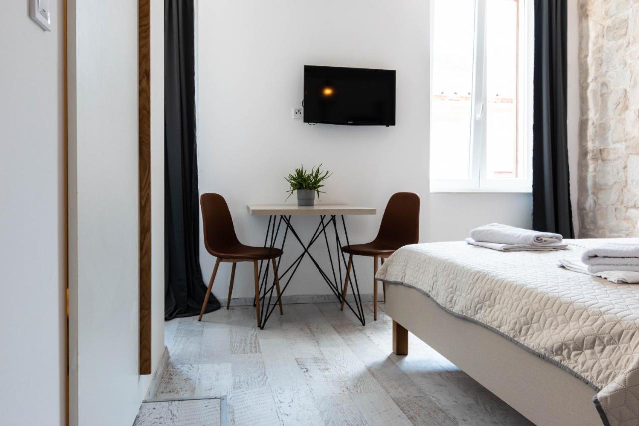Penzión pre hostí L&B City Center Studios Apartments Pula