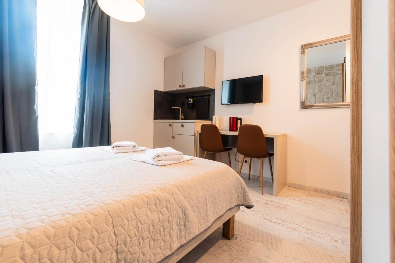 Penzión pre hostí L&B City Center Studios Apartments