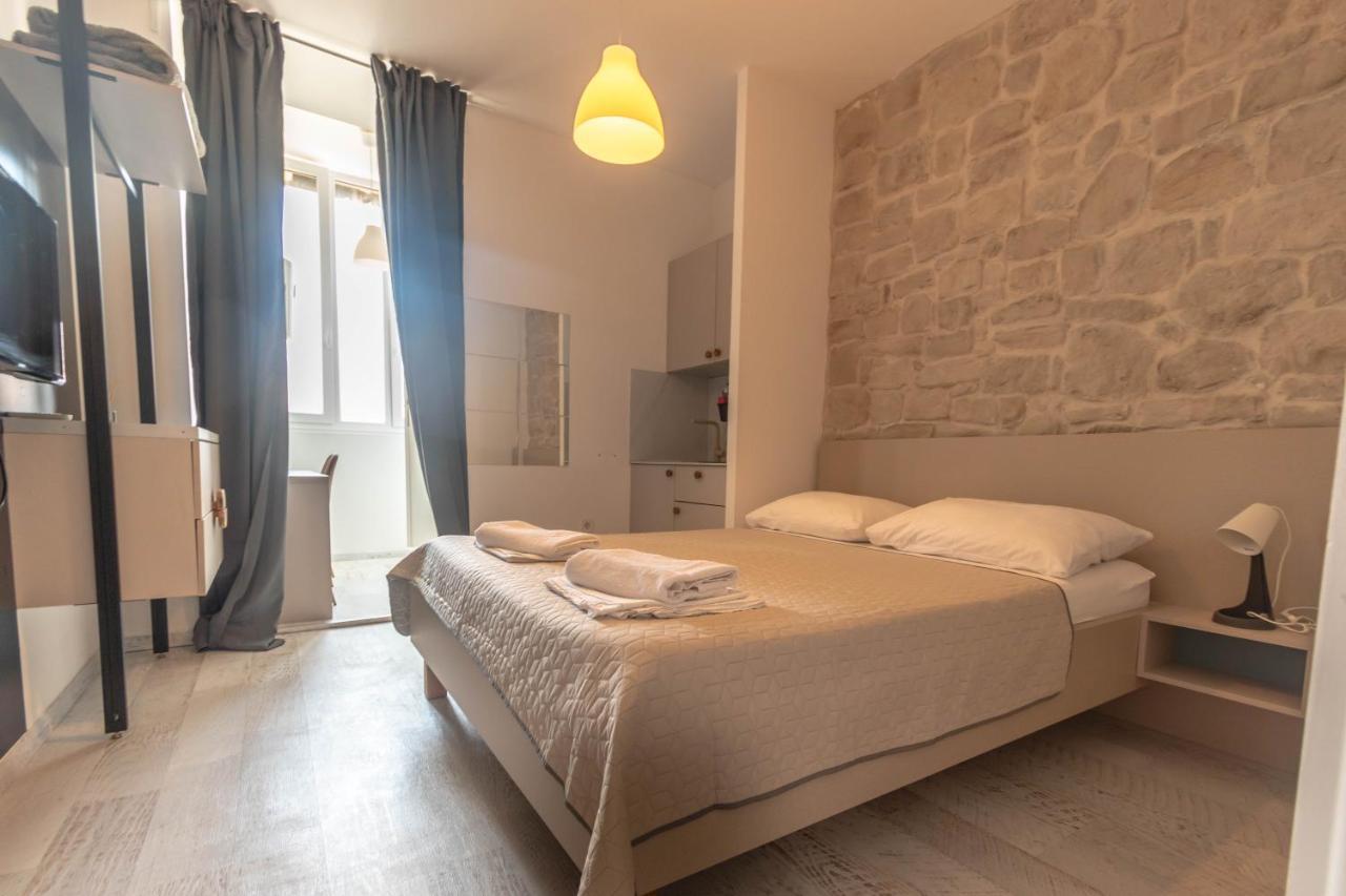 L&B City Center Studios Apartments Penzión pre hostí